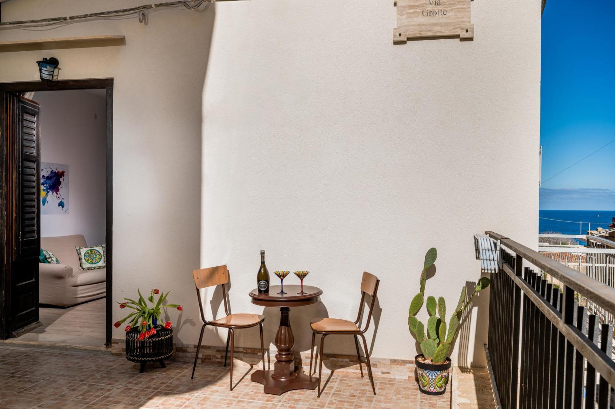 Casa Vacanza La Finestra Sul Porto Castellammare del Golfo Exteriör bild